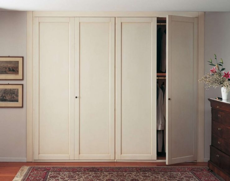 Метровый шкаф для прихожей – куда поставить и что в него влезет?