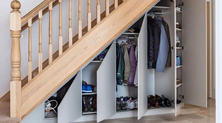 Шкаф под лестницей: 7 лучших идей для изготовления